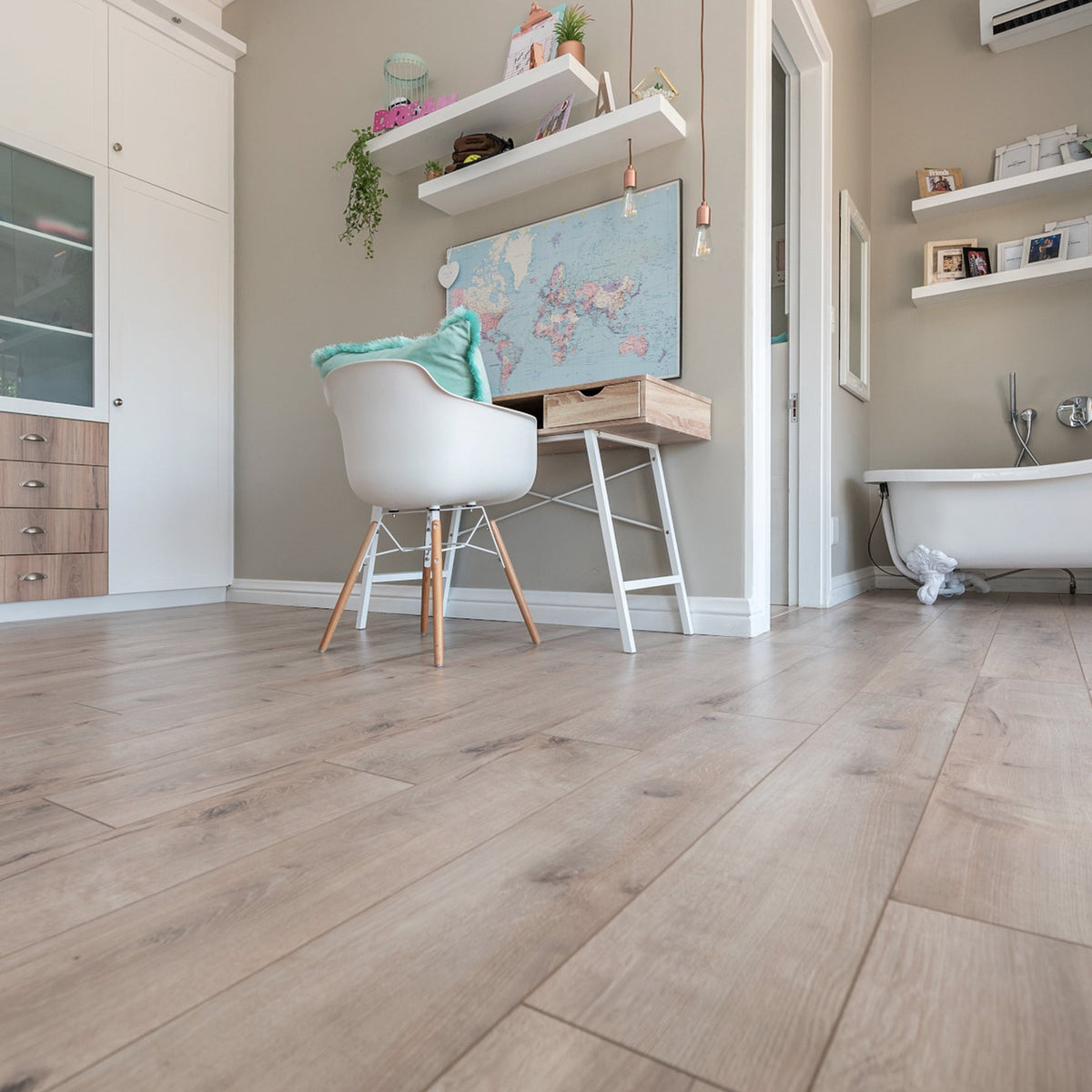 AGT Natura Line Meric laminate flooring room setting