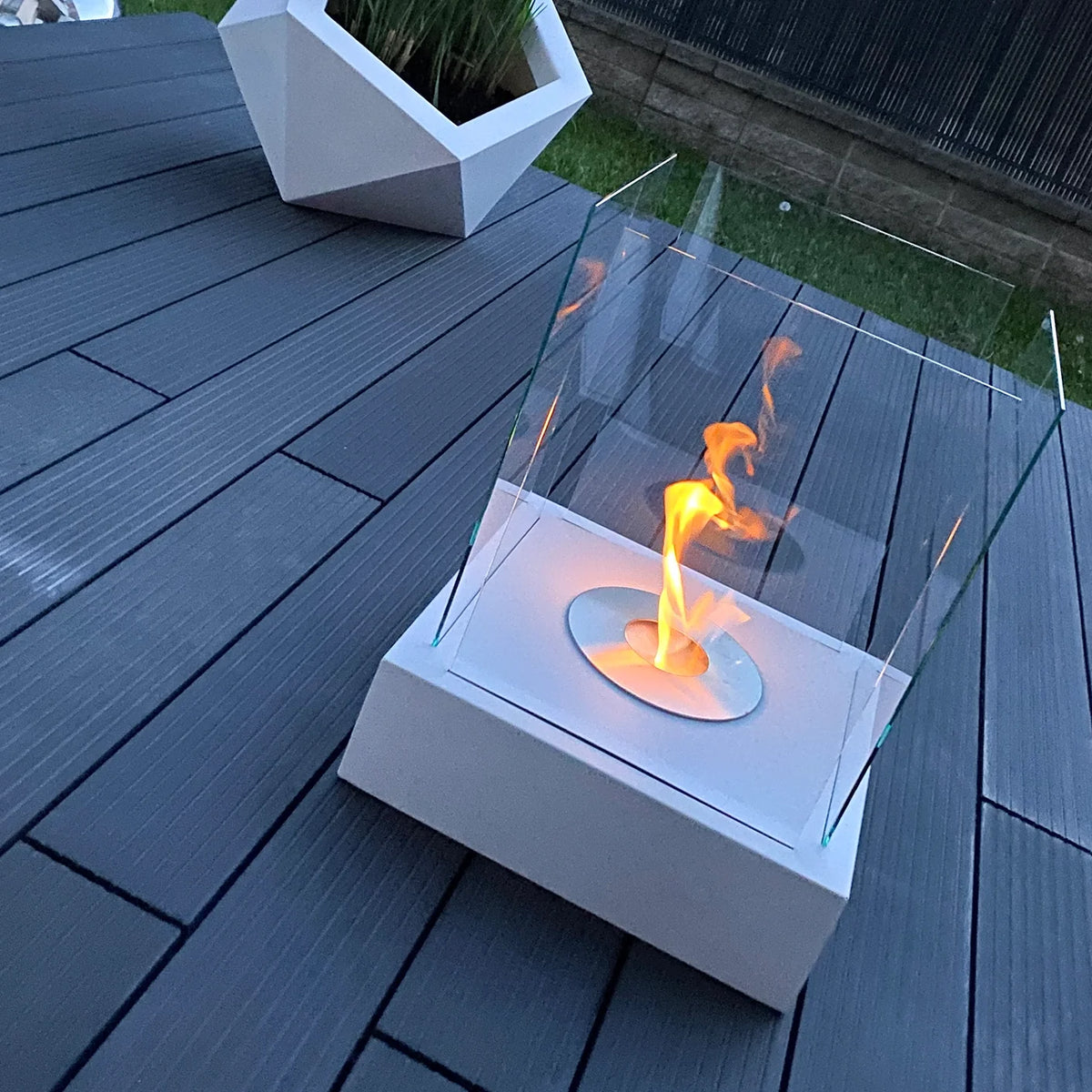 NOVAFLAME FREESTANDING SUNSET GARDEN BIO-FIREPLACE WHITE