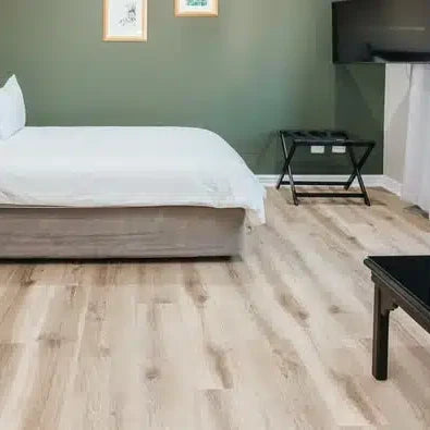 Sapphire Wide Tigers Eye SPC Vinyl Flooring room setting