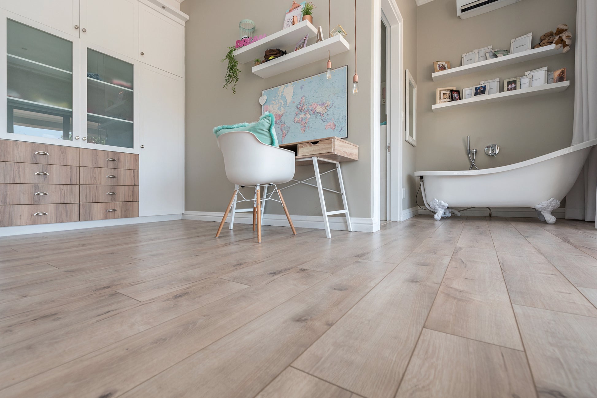 AGT Natura Line Meric laminate flooring room setting