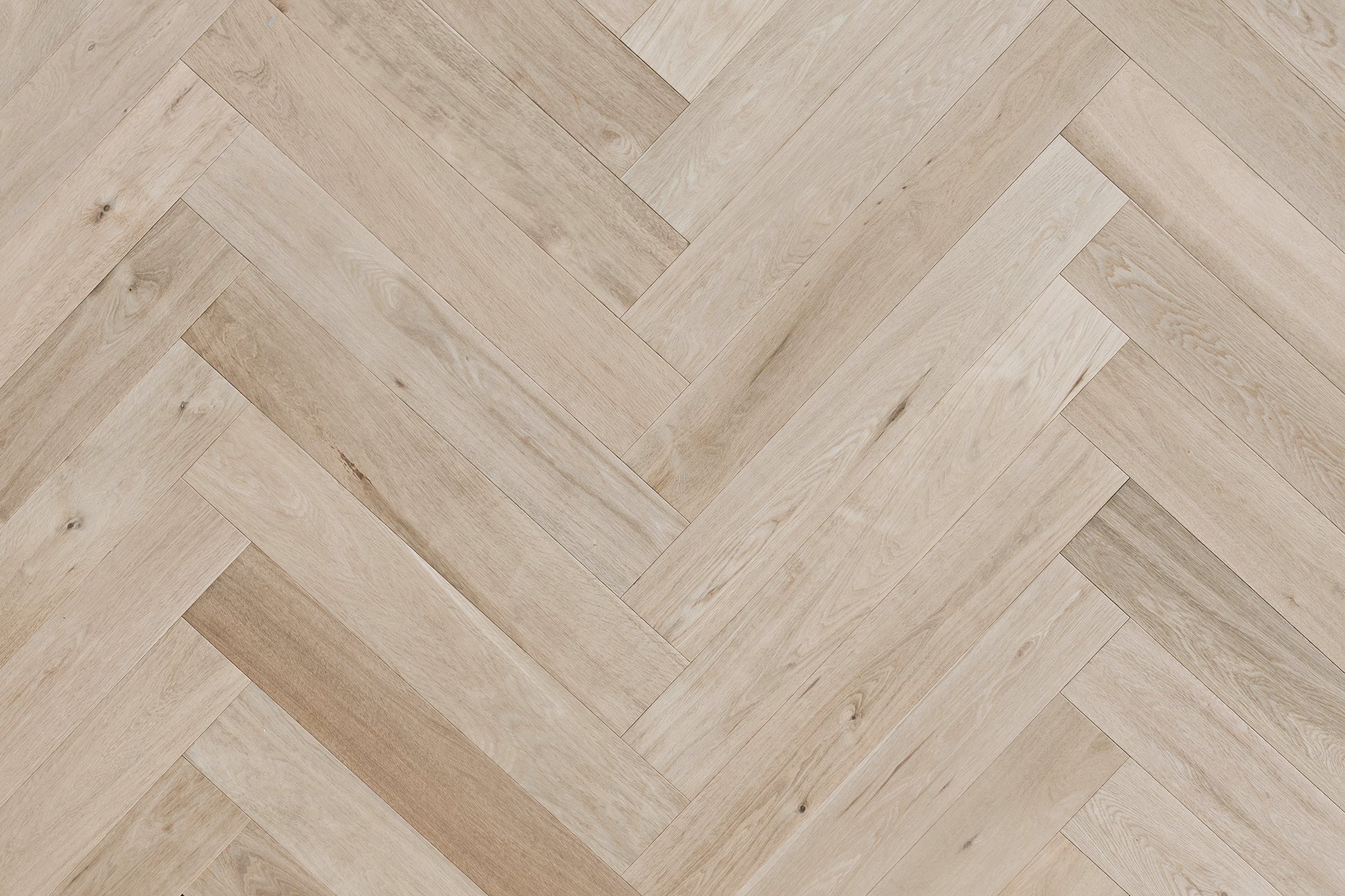 FINOak Atelier Unfinished Herringbone 125 × 600 mm engineered hardwood flooring