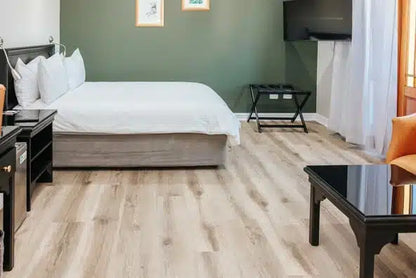 Sapphire Wide Tigers Eye SPC Vinyl Flooring room setting